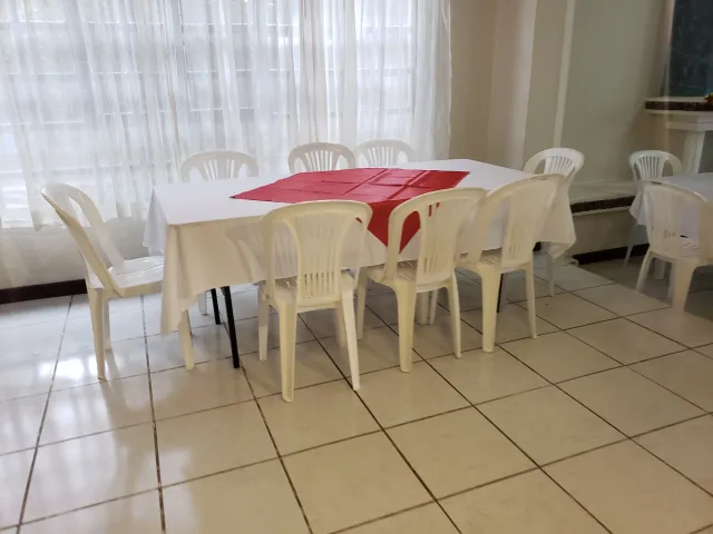 Sillas blancas para eventos