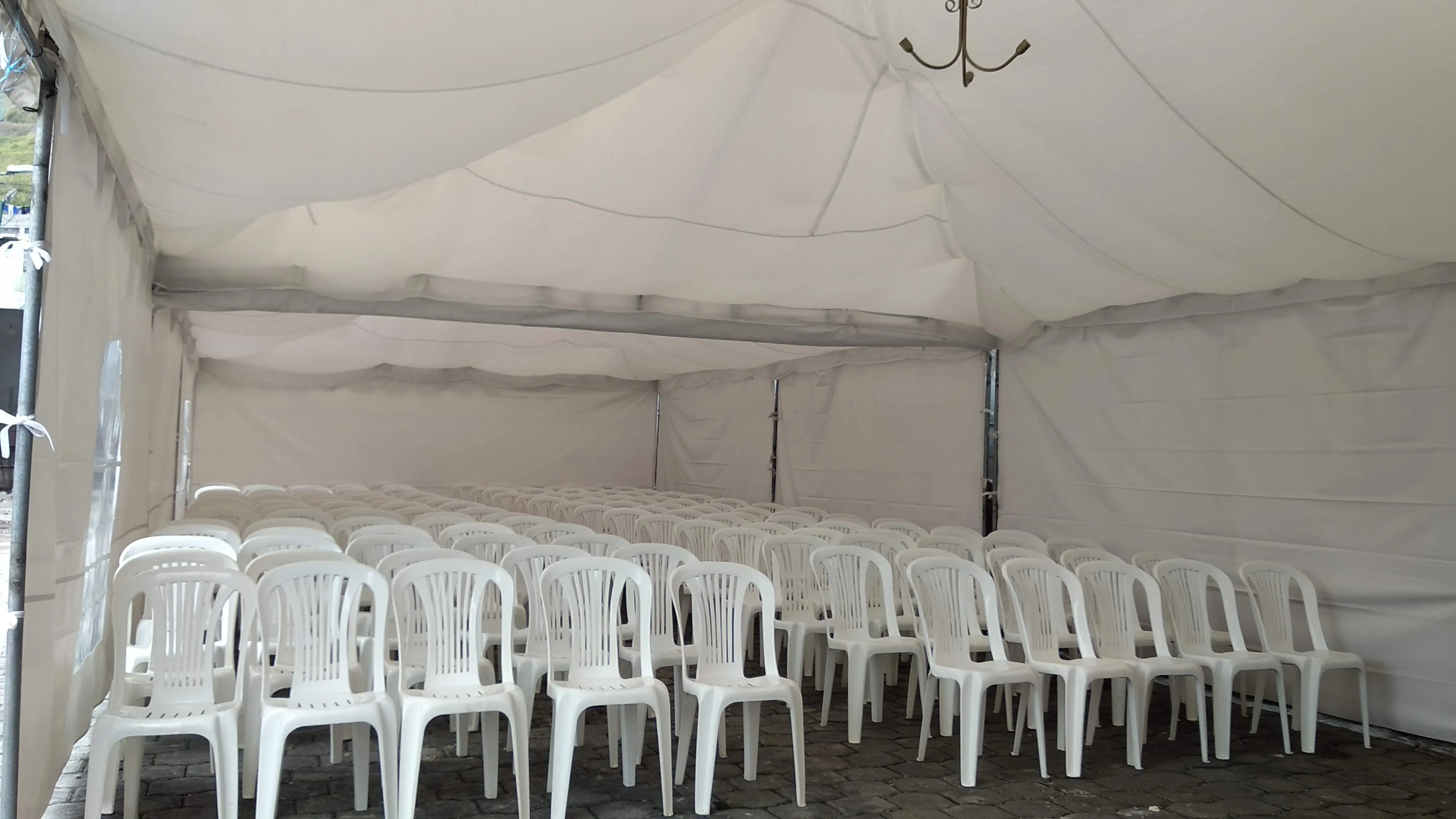 Sillas blancas para eventos